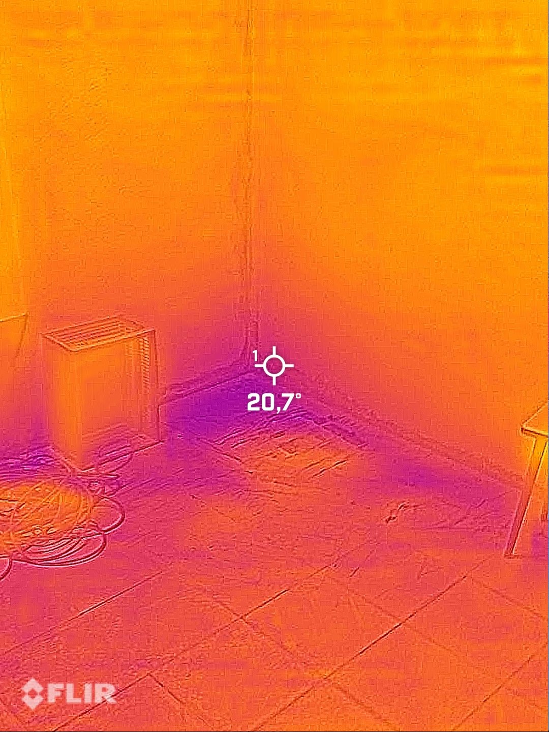 Thermal image of a room corner running cooler than the room at 20.7 degrees